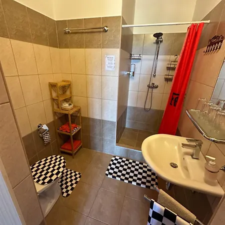 Kamaras Ring House 3* Mogyoród
