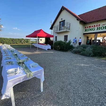 Bed & Breakfast Kamaras Ring House Mogyorod