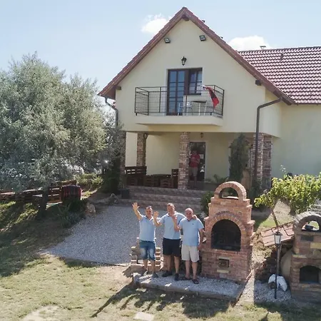 Kamaras Ring House