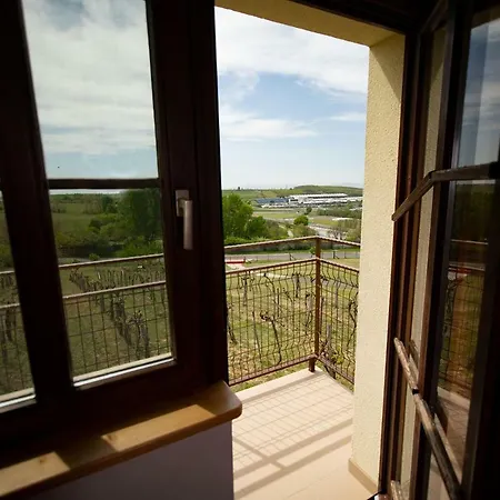 Bed & Breakfast Kamaras Ring House